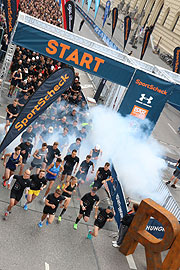 SportScheck Stadtlauf München 2018: Start der 1. Gruppe Halbmarathon (©Foto: Martin Schmitz)
